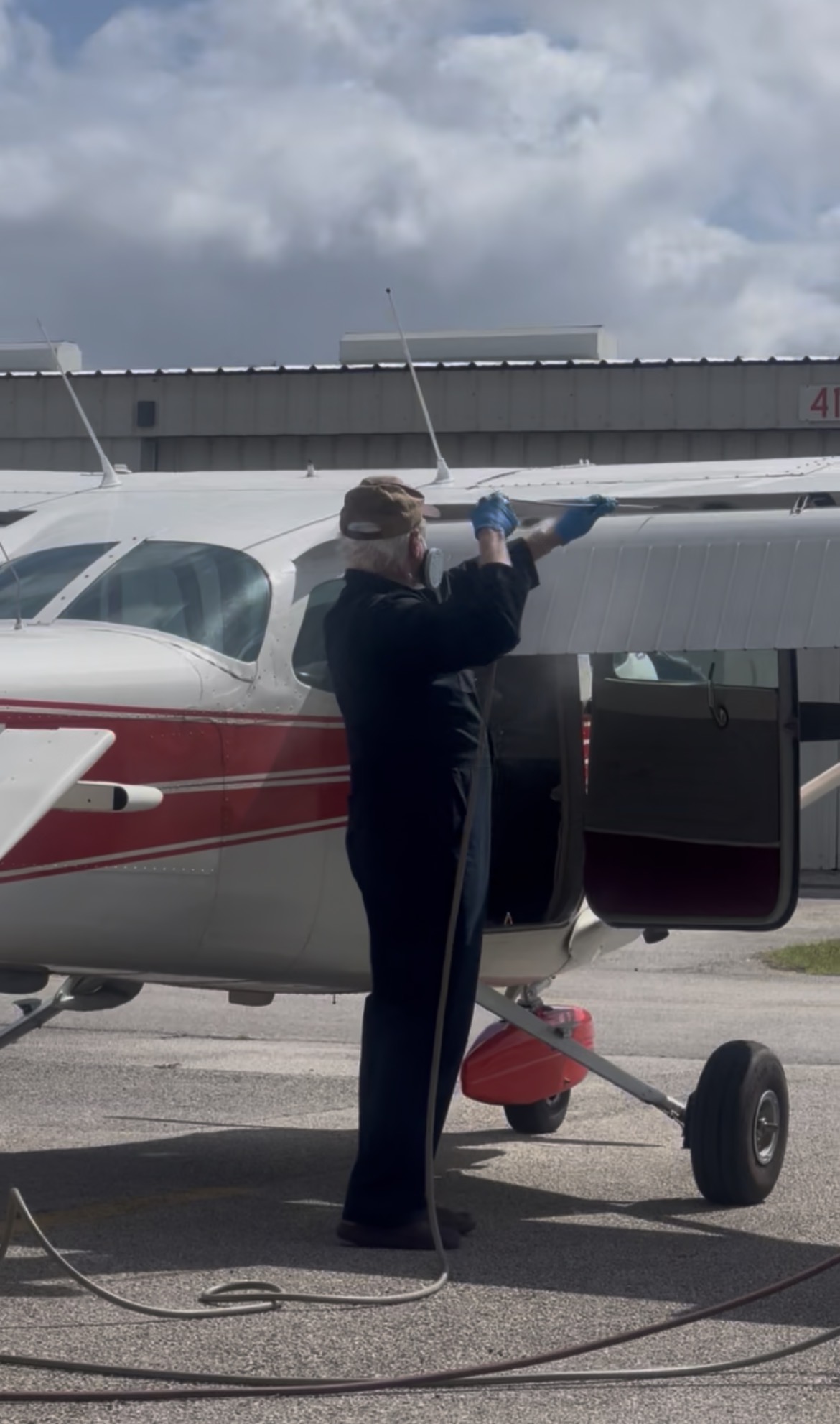 Aircraft detailing — fuselage hand polishing